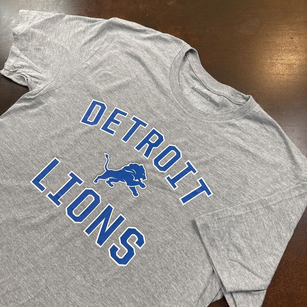 Detroit Lions Football Gray T Shirt Men’s Size Medium NFL Football sportswear